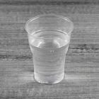 Διαφανές ποτήρι νερού